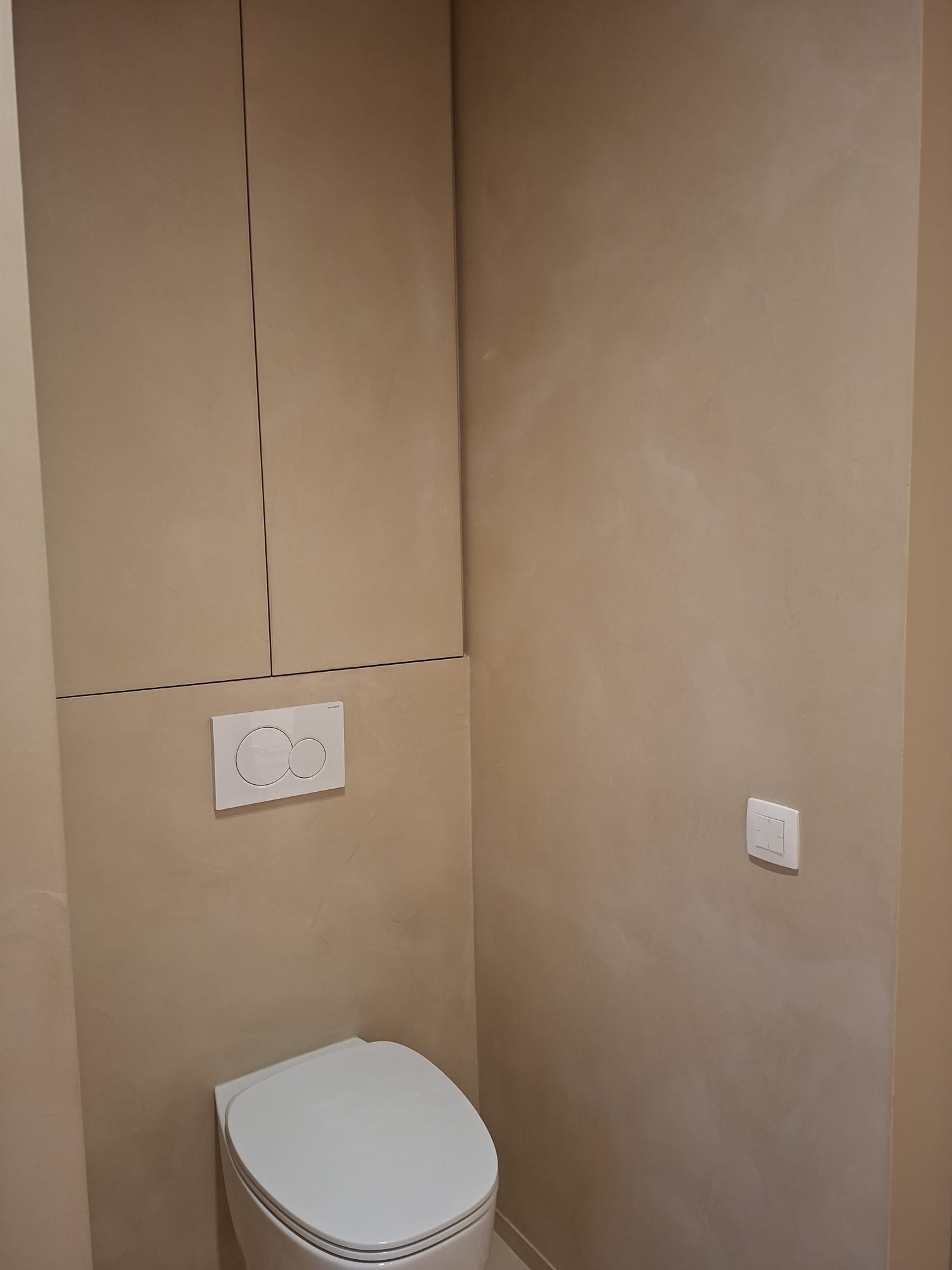 patint toilet stucwerk wand